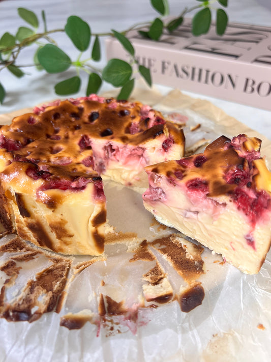 とろけるいちごバスクチーズケーキ
